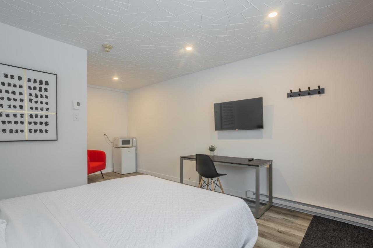 Motel Champlain ブロサード エクステリア 写真